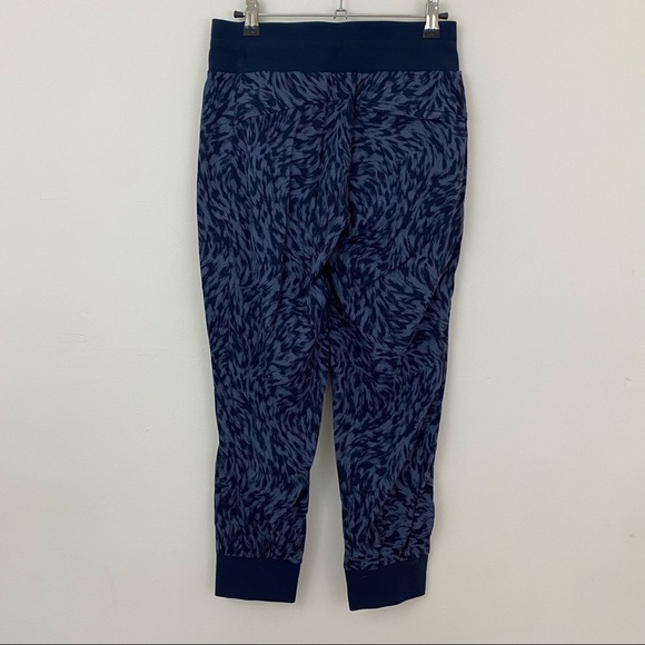 Athleta Trekkie North Printed Crop 23" Joggers 0 - Picture 4 of 11
